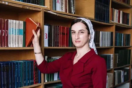 Лаюзат Омарова: учитель с большой буквы и мастер слова